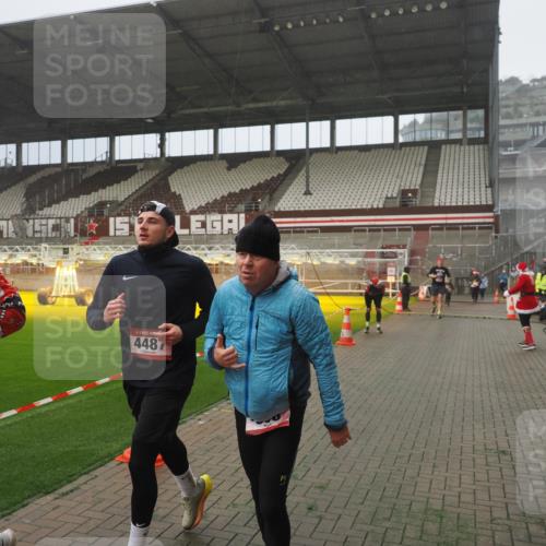 07.12.2025 - St. Pauli X-Mass-Run No. 15 Fabian Wolf http://msf.ph/oto/9385012 07.12.2025 10:12:57 Ziel 9, 18, 80, 938, 1397, 2687, 3040, 3551, 3557, 4487 meine-sportfotos.de
