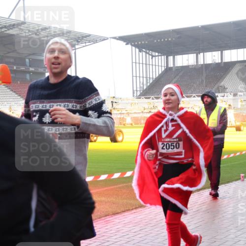 07.12.2025 - St. Pauli X-Mass-Run No. 15 Luisa Fischer http://msf.ph/oto/9385013 07.12.2025 11:32:29 Ziel 0907, 1081, 2043, 2044, 2048, 2050, 2120, 2419, 2497, 2523, 2527, 2587, 2595, 2654, 2656, 3173, 3177, 3343, 3678, 4633, 4640, 4642 meine-sportfotos.de