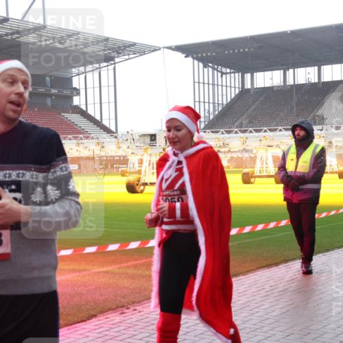 07.12.2025 - St. Pauli X-Mass-Run No. 15 Luisa Fischer http://msf.ph/oto/9385014 07.12.2025 11:32:29 Ziel 4633, 050, 1081, 2043, 2044, 2048, 2050, 2120, 2419, 2497, 2523, 2527, 2587, 2595, 2654, 2656, 3173, 3177, 3343, 3678, 4633, 4640, 4642 meine-sportfotos.de