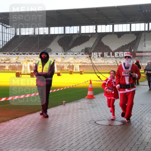 07.12.2025 - St. Pauli X-Mass-Run No. 15 Luisa Fischer http://msf.ph/oto/9385018 07.12.2025 11:32:45 Ziel 2044, 2043, 1081, 1081, 1884, 1886, 1998, 1999, 2000, 2015, 2043, 2044, 2048, 2050, 2120, 2283, 2419, 2595, 3173, 3177, 3343, 4633, 4640, 4642 meine-sportfotos.de