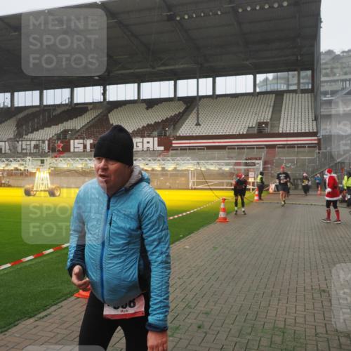 07.12.2025 - St. Pauli X-Mass-Run No. 15 Fabian Wolf http://msf.ph/oto/9385020 07.12.2025 10:12:58 Ziel 9, 18, 80, 938, 1397, 2687, 2712, 3040, 4487 meine-sportfotos.de