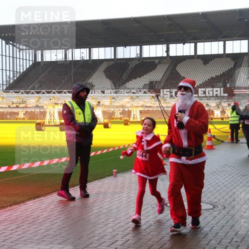 07.12.2025 - St. Pauli X-Mass-Run No. 15 Luisa Fischer http://msf.ph/oto/9385026 07.12.2025 11:32:46 Ziel 2044, 1081, 1081, 1884, 1886, 1998, 1999, 2000, 2015, 2043, 2044, 2050, 2120, 2283, 2419, 2595, 3173, 3177, 3343, 4633, 4640, 4642 meine-sportfotos.de