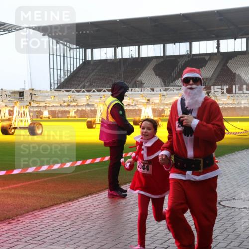 07.12.2025 - St. Pauli X-Mass-Run No. 15 Luisa Fischer http://msf.ph/oto/9385029 07.12.2025 11:32:47 Ziel 2044, 1081, 1081, 1884, 1886, 1998, 1999, 2000, 2015, 2043, 2044, 2050, 2120, 2283, 2419, 2595, 3173, 3177, 3343, 4633, 4640, 4642 meine-sportfotos.de