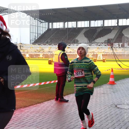 07.12.2025 - St. Pauli X-Mass-Run No. 15 Luisa Fischer http://msf.ph/oto/9385043 07.12.2025 11:32:52 Ziel 1081, 2015, 477, 1081, 1884, 1886, 1998, 1999, 2000, 2015, 2043, 2044, 2283, 2419, 2595, 3173, 3177, 3343, 4640 meine-sportfotos.de