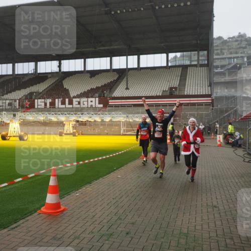 07.12.2025 - St. Pauli X-Mass-Run No. 15 Fabian Wolf http://msf.ph/oto/9385045 07.12.2025 10:13:02 Ziel 80, 938, 1397, 1733, 2687, 2711, 2712, 4487 meine-sportfotos.de