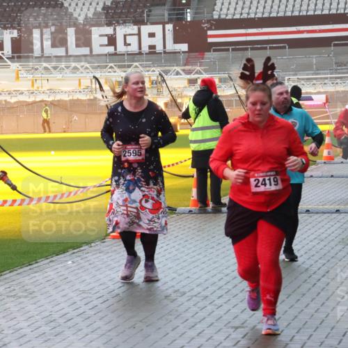 07.12.2025 - St. Pauli X-Mass-Run No. 15 Luisa Fischer http://msf.ph/oto/9385048 07.12.2025 11:32:55 Ziel 2595, 2419, 477, 1884, 1886, 477, 1081, 1884, 1886, 1998, 1999, 2000, 2015, 2043, 2044, 2283, 2419, 2595, 3173, 3177, 3343 meine-sportfotos.de