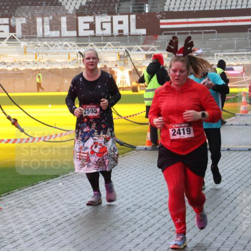 07.12.2025 - St. Pauli X-Mass-Run No. 15 Luisa Fischer http://msf.ph/oto/9385050 07.12.2025 11:32:55 Ziel 5, 2595, 2419, 1884, 1886, 477, 1081, 1884, 1886, 1998, 1999, 2000, 2015, 2043, 2044, 2283, 2419, 2595, 3173, 3177, 3343 meine-sportfotos.de