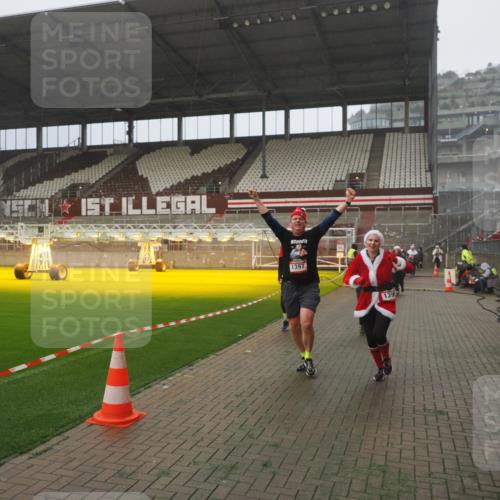 07.12.2025 - St. Pauli X-Mass-Run No. 15 Fabian Wolf http://msf.ph/oto/9385053 07.12.2025 10:13:02 Ziel 80, 938, 1397, 1733, 2687, 2711, 2712, 4487 meine-sportfotos.de