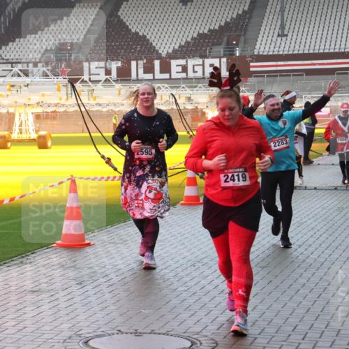 07.12.2025 - St. Pauli X-Mass-Run No. 15 Luisa Fischer http://msf.ph/oto/9385054 07.12.2025 11:32:56 Ziel 2595, 2419, 2283, 9, 1884, 477, 1081, 1884, 1886, 1998, 1999, 2000, 2015, 2043, 2044, 2283, 2419, 2595, 3173, 3177, 3343 meine-sportfotos.de