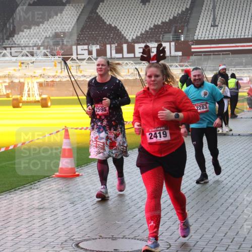 07.12.2025 - St. Pauli X-Mass-Run No. 15 Luisa Fischer http://msf.ph/oto/9385055 07.12.2025 11:32:57 Ziel 1, 2595, 5, 2419, 2283, 1886, 477, 1081, 1884, 1886, 1998, 1999, 2000, 2015, 2043, 2044, 2283, 2419, 2595, 3173, 3177, 3343 meine-sportfotos.de