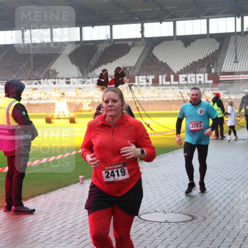 07.12.2025 - St. Pauli X-Mass-Run No. 15 Luisa Fischer http://msf.ph/oto/9385062 07.12.2025 11:32:58 Ziel 15, 2419, 2283, 477, 1081, 1884, 1886, 1998, 1999, 2000, 2015, 2043, 2044, 2283, 2419, 2595, 3173, 3177, 3343 meine-sportfotos.de
