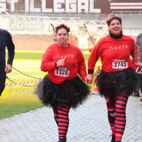 07.12.2025 - St. Pauli X-Mass-Run No. 15 Luisa Fischer http://msf.ph/oto/9385063 07.12.2025 10:16:50 Ziel 15, 1328, 15, 2743, 4363, 394, 1328, 2185, 2266, 2545, 2546, 2743, 4362, 4363, 4510 meine-sportfotos.de