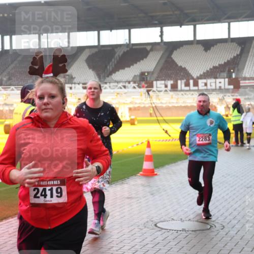 07.12.2025 - St. Pauli X-Mass-Run No. 15 Luisa Fischer http://msf.ph/oto/9385066 07.12.2025 11:32:58 Ziel 15, 2419, 2283, 477, 1081, 1884, 1886, 1998, 1999, 2000, 2015, 2043, 2044, 2283, 2419, 2595, 3173, 3177, 3343 meine-sportfotos.de