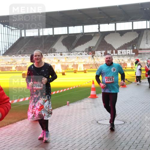 07.12.2025 - St. Pauli X-Mass-Run No. 15 Luisa Fischer http://msf.ph/oto/9385068 07.12.2025 11:32:59 Ziel 2595, 2283, 477, 1081, 1884, 1886, 1998, 1999, 2000, 2015, 2043, 2044, 2283, 2419, 2595, 3173, 3177, 3343 meine-sportfotos.de