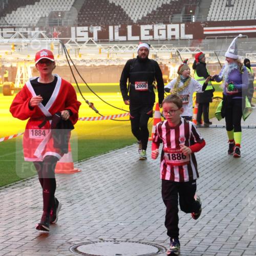 07.12.2025 - St. Pauli X-Mass-Run No. 15 Luisa Fischer http://msf.ph/oto/9385082 07.12.2025 11:33:03 Ziel 45, 1884, 2000, 999, 1886, 477, 477, 1081, 1884, 1886, 1998, 1999, 2000, 2015, 2043, 2044, 2283, 2419, 2595, 3173, 3177 meine-sportfotos.de