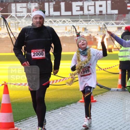 07.12.2025 - St. Pauli X-Mass-Run No. 15 Luisa Fischer http://msf.ph/oto/9385085 07.12.2025 11:33:05 Ziel 15, 2000, 15, 1999, 1993, 477, 1081, 1884, 1886, 1998, 1999, 2000, 2015, 2043, 2044, 2113, 2283, 2419, 2595, 3173, 3177, 3269, 3271 meine-sportfotos.de