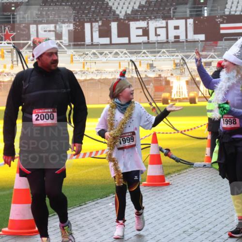 07.12.2025 - St. Pauli X-Mass-Run No. 15 Luisa Fischer http://msf.ph/oto/9385088 07.12.2025 11:33:06 Ziel 5, 2000, 5, 999, 1998, 477, 1081, 1884, 1886, 1998, 1999, 2000, 2015, 2043, 2044, 2107, 2113, 2283, 2419, 2595, 3173, 3177, 3269, 3271 meine-sportfotos.de