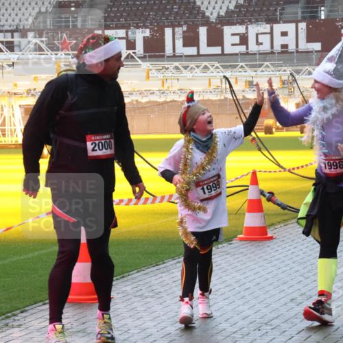 07.12.2025 - St. Pauli X-Mass-Run No. 15 Luisa Fischer http://msf.ph/oto/9385090 07.12.2025 11:33:06 Ziel 2000, 1999, 1998, 477, 1081, 1884, 1886, 1998, 1999, 2000, 2015, 2043, 2044, 2107, 2113, 2283, 2419, 2595, 3173, 3177, 3269, 3271 meine-sportfotos.de