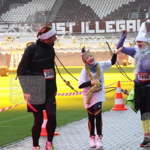 07.12.2025 - St. Pauli X-Mass-Run No. 15 Luisa Fischer http://msf.ph/oto/9385092 07.12.2025 11:33:07 Ziel 2000, 1, 5, 1998, 477, 1081, 1884, 1886, 1998, 1999, 2000, 2015, 2043, 2044, 2107, 2113, 2278, 2281, 2282, 2283, 2284, 2419, 2595, 3173, 3177, 3269, 3271 meine-sportfotos.de