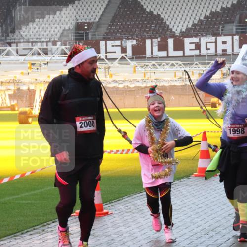 07.12.2025 - St. Pauli X-Mass-Run No. 15 Luisa Fischer http://msf.ph/oto/9385093 07.12.2025 11:33:07 Ziel 2000, 1998, 477, 1081, 1884, 1886, 1998, 1999, 2000, 2015, 2043, 2044, 2107, 2113, 2278, 2281, 2282, 2283, 2284, 2419, 2595, 3173, 3177, 3269, 3271 meine-sportfotos.de