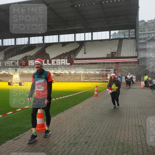 07.12.2025 - St. Pauli X-Mass-Run No. 15 Fabian Wolf http://msf.ph/oto/9385099 07.12.2025 10:13:07 Ziel 80, 1126, 1397, 1733, 2687, 2711, 2712, 3588, 3589, 4487, 4664 meine-sportfotos.de