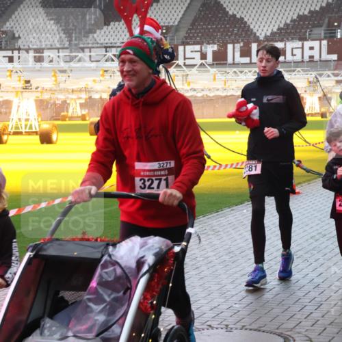 07.12.2025 - St. Pauli X-Mass-Run No. 15 Luisa Fischer http://msf.ph/oto/9385108 07.12.2025 11:33:28 Ziel 3271, 5, 3271, 81, 284, 321, 477, 977, 1013, 1591, 1998, 1999, 2000, 2005, 2015, 2016, 2107, 2113, 2278, 2281, 2282, 2284, 2612, 2613, 2614, 2620, 2662, 3039, 3041, 3166, 3169, 3269, 3271 meine-sportfotos.de