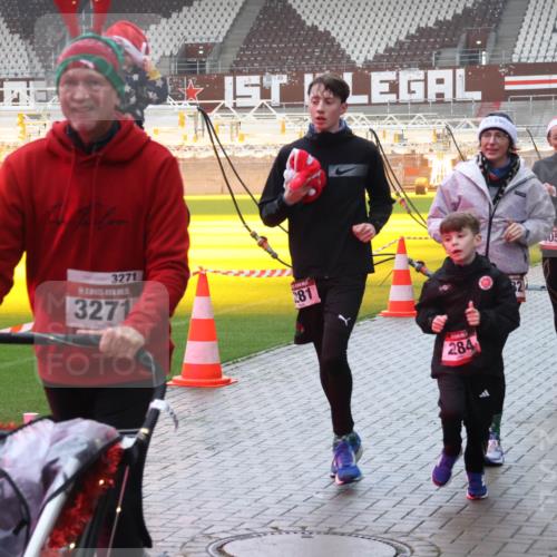 07.12.2025 - St. Pauli X-Mass-Run No. 15 Luisa Fischer http://msf.ph/oto/9385109 07.12.2025 11:33:28 Ziel 3271, 3271, 281, 284, 05, 2016, 2278, 321, 477, 977, 1013, 1591, 1998, 1999, 2000, 2005, 2015, 2016, 2107, 2113, 2278, 2281, 2282, 2284, 2612, 2613, 2614, 2620, 2662, 3039, 3041, 3166, 3169, 3269, 3271 meine-sportfotos.de