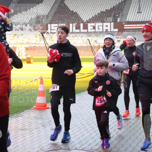 07.12.2025 - St. Pauli X-Mass-Run No. 15 Luisa Fischer http://msf.ph/oto/9385110 07.12.2025 11:33:29 Ziel 15, 3271, 3271, 281, 284, 05, 2278, 321, 477, 977, 1013, 1591, 1998, 2005, 2015, 2016, 2107, 2113, 2278, 2281, 2282, 2284, 2612, 2613, 2614, 2620, 2662, 3039, 3041, 3166, 3169, 3269, 3271 meine-sportfotos.de