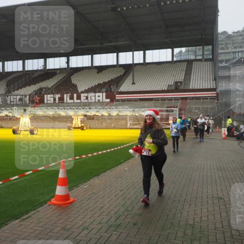 07.12.2025 - St. Pauli X-Mass-Run No. 15 Fabian Wolf http://msf.ph/oto/9385112 07.12.2025 10:13:08 Ziel 80, 1044, 1126, 1397, 1733, 2687, 2711, 2712, 3588, 3589, 4487, 4664 meine-sportfotos.de