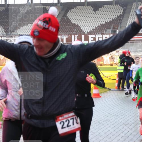 07.12.2025 - St. Pauli X-Mass-Run No. 15 Luisa Fischer http://msf.ph/oto/9385118 07.12.2025 11:33:31 Ziel 2278, 24, 1013, 2016, 321, 477, 977, 1013, 1591, 2005, 2016, 2107, 2113, 2278, 2281, 2282, 2284, 2612, 2613, 2614, 2620, 2662, 3039, 3041, 3166, 3169, 3269, 3271 meine-sportfotos.de