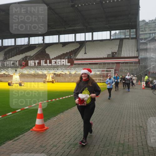 07.12.2025 - St. Pauli X-Mass-Run No. 15 Fabian Wolf http://msf.ph/oto/9385119 07.12.2025 10:13:08 Ziel 80, 1044, 1126, 1397, 1733, 2687, 2711, 2712, 3588, 3589, 4487, 4664 meine-sportfotos.de