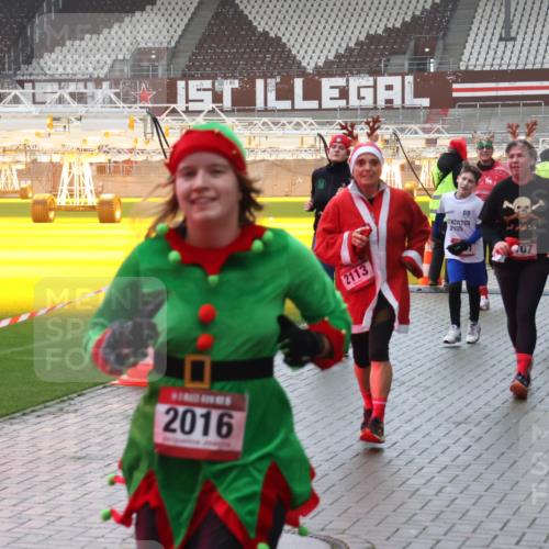 07.12.2025 - St. Pauli X-Mass-Run No. 15 Luisa Fischer http://msf.ph/oto/9385122 07.12.2025 11:33:33 Ziel 2016, 2113, 24125, 5243, 07, 662, 3041, 321, 477, 977, 1013, 1591, 2005, 2016, 2107, 2113, 2278, 2281, 2282, 2284, 2612, 2613, 2614, 2620, 2662, 3039, 3041, 3166, 3169, 3269, 3271 meine-sportfotos.de