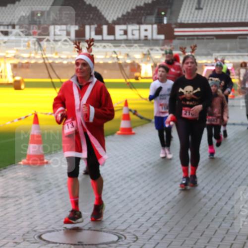 07.12.2025 - St. Pauli X-Mass-Run No. 15 Luisa Fischer http://msf.ph/oto/9385126 07.12.2025 11:33:34 Ziel 13, 56, 73, 142, 181, 321, 349, 477, 977, 1013, 1591, 2005, 2016, 2107, 2113, 2278, 2281, 2282, 2284, 2612, 2613, 2614, 2620, 2662, 3039, 3041, 3166, 3169, 3269, 3271 meine-sportfotos.de