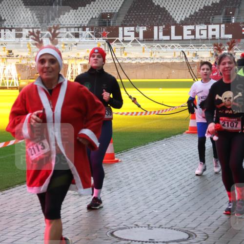 07.12.2025 - St. Pauli X-Mass-Run No. 15 Luisa Fischer http://msf.ph/oto/9385128 07.12.2025 11:33:35 Ziel 2113, 39, 2107, 2662, 56, 62, 73, 94, 110, 142, 181, 321, 340, 349, 477, 977, 1013, 1361, 1591, 2005, 2016, 2107, 2113, 2278, 2281, 2282, 2284, 2612, 2613, 2614, 2620, 2662, 3039, 3041, 3166, 3169, 3269, 3271 meine-sportfotos.de