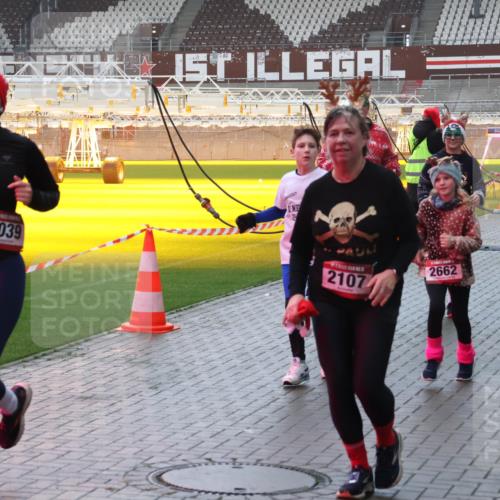 07.12.2025 - St. Pauli X-Mass-Run No. 15 Luisa Fischer http://msf.ph/oto/9385131 07.12.2025 11:33:35 Ziel 3039, 2, 2107, 2662, 3041, 56, 62, 73, 94, 110, 142, 181, 321, 340, 349, 477, 977, 1013, 1361, 1591, 2005, 2016, 2107, 2113, 2278, 2281, 2282, 2284, 2612, 2613, 2614, 2620, 2662, 3039, 3041, 3166, 3169, 3269, 3271 meine-sportfotos.de