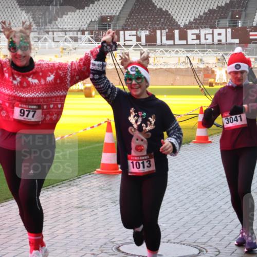 07.12.2025 - St. Pauli X-Mass-Run No. 15 Luisa Fischer http://msf.ph/oto/9385146 07.12.2025 11:33:39 Ziel 977, 1, 1013, 3041, 2613, 56, 62, 72, 73, 85, 94, 103, 110, 142, 181, 260, 321, 340, 349, 977, 1013, 1361, 1591, 2005, 2016, 2107, 2113, 2278, 2281, 2282, 2284, 2612, 2613, 2614, 2620, 2662, 3039, 3041, 3166, 3169, 3254, 3269, 3271 meine-sportfotos.de
