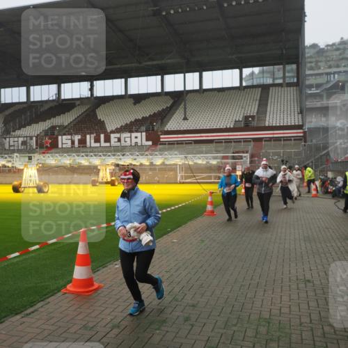 07.12.2025 - St. Pauli X-Mass-Run No. 15 Fabian Wolf http://msf.ph/oto/9385148 07.12.2025 10:13:11 Ziel 80, 1044, 1126, 1397, 1733, 2711, 2712, 3588, 3589, 4081, 4082, 4083, 4487, 4664 meine-sportfotos.de