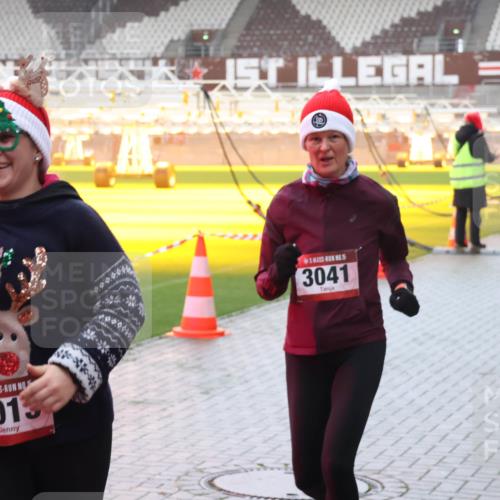 07.12.2025 - St. Pauli X-Mass-Run No. 15 Luisa Fischer http://msf.ph/oto/9385151 07.12.2025 11:33:40 Ziel 1013, 5, 3041, 56, 62, 72, 73, 85, 94, 103, 110, 142, 181, 260, 321, 340, 349, 977, 1013, 1361, 1591, 2005, 2016, 2107, 2113, 2278, 2281, 2282, 2284, 2612, 2613, 2614, 2620, 2662, 3039, 3041, 3166, 3169, 3253, 3254, 3269, 3271 meine-sportfotos.de