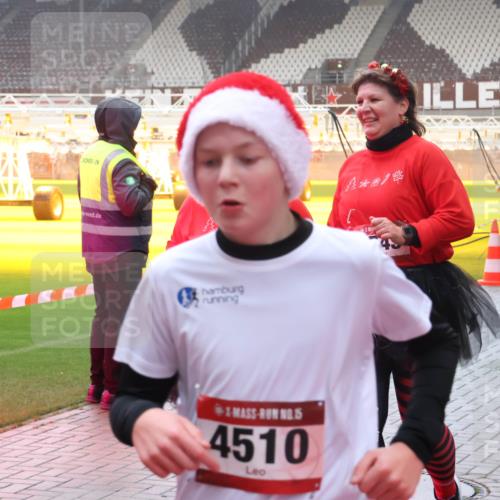 07.12.2025 - St. Pauli X-Mass-Run No. 15 Luisa Fischer http://msf.ph/oto/9385152 07.12.2025 10:16:53 Ziel 4510, 9, 4362, 4363, 394, 1328, 2185, 2266, 2743, 4362, 4363, 4510 meine-sportfotos.de