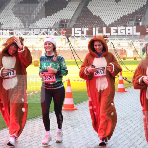 07.12.2025 - St. Pauli X-Mass-Run No. 15 Luisa Fischer http://msf.ph/oto/9385161 07.12.2025 11:33:49 Ziel 613, 2620, 5, 2612, 15, 2614, 56, 62, 72, 73, 85, 94, 103, 110, 142, 181, 260, 321, 340, 349, 354, 378, 977, 1013, 1361, 1591, 2005, 2016, 2107, 2113, 2278, 2281, 2282, 2284, 2612, 2613, 2614, 2620, 2662, 3039, 3041, 3166, 3169, 3253, 3254, 3269, 3271, 4649 meine-sportfotos.de