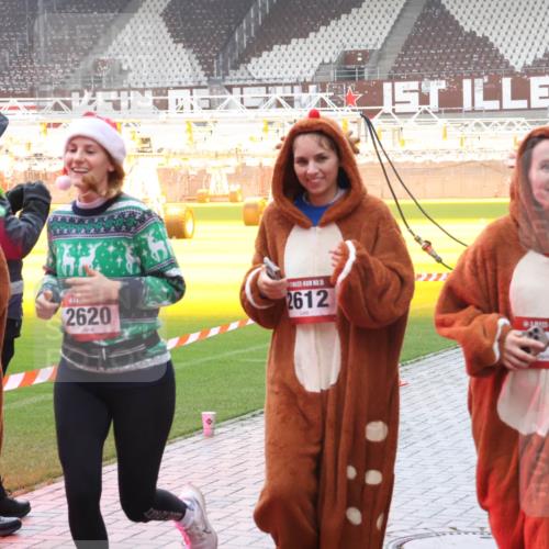 07.12.2025 - St. Pauli X-Mass-Run No. 15 Luisa Fischer http://msf.ph/oto/9385165 07.12.2025 11:33:50 Ziel 2613, 316, 2620, 2612, 14, 56, 62, 72, 73, 85, 94, 103, 110, 142, 181, 260, 321, 340, 349, 354, 378, 977, 1013, 1361, 1591, 2005, 2016, 2107, 2113, 2278, 2281, 2282, 2284, 2612, 2613, 2614, 2620, 2662, 3039, 3041, 3166, 3169, 3253, 3254, 3269, 3271, 4649 meine-sportfotos.de