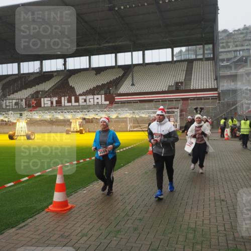 07.12.2025 - St. Pauli X-Mass-Run No. 15 Fabian Wolf http://msf.ph/oto/9385169 07.12.2025 10:13:14 Ziel 1044, 1126, 1397, 1733, 2711, 2712, 3588, 3589, 4081, 4082, 4083, 4664 meine-sportfotos.de