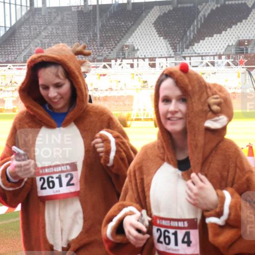 07.12.2025 - St. Pauli X-Mass-Run No. 15 Luisa Fischer http://msf.ph/oto/9385174 07.12.2025 11:33:52 Ziel 2612, 2614, 56, 62, 72, 73, 85, 94, 103, 110, 142, 181, 229, 239, 260, 321, 340, 349, 354, 378, 977, 1013, 1361, 1591, 2005, 2016, 2107, 2113, 2278, 2281, 2282, 2284, 2612, 2613, 2614, 2620, 2662, 3039, 3041, 3166, 3169, 3253, 3254, 3269, 3271, 4649 meine-sportfotos.de