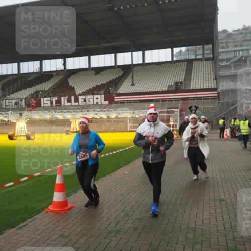 07.12.2025 - St. Pauli X-Mass-Run No. 15 Fabian Wolf http://msf.ph/oto/9385177 07.12.2025 10:13:15 Ziel 1044, 1126, 1397, 1733, 2711, 2712, 3588, 3589, 4081, 4082, 4083, 4664 meine-sportfotos.de