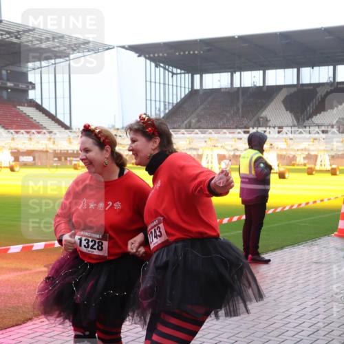07.12.2025 - St. Pauli X-Mass-Run No. 15 Luisa Fischer http://msf.ph/oto/9385178 07.12.2025 10:16:54 Ziel 7, 15, 1328, 743, 4362, 436, 394, 1328, 2185, 2266, 2743, 3633, 4362, 4363, 4510 meine-sportfotos.de