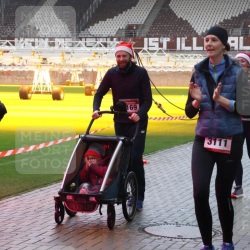 07.12.2025 - St. Pauli X-Mass-Run No. 15 Luisa Fischer http://msf.ph/oto/9385179 07.12.2025 11:33:56 Ziel 15, 169, 3111, 56, 62, 72, 73, 85, 94, 103, 110, 142, 181, 229, 239, 260, 321, 340, 349, 354, 378, 977, 1013, 1361, 1591, 2005, 2016, 2219, 2612, 2613, 2614, 2620, 2662, 3039, 3041, 3166, 3169, 3253, 3254, 3601, 3737, 3740, 4649 meine-sportfotos.de