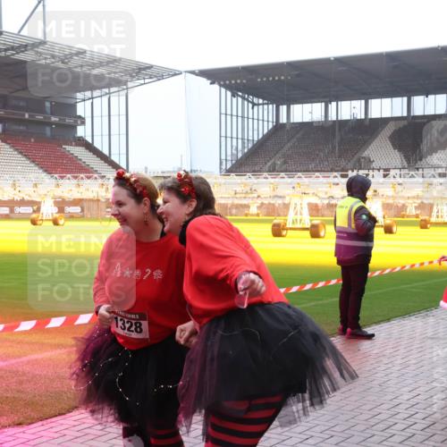07.12.2025 - St. Pauli X-Mass-Run No. 15 Luisa Fischer http://msf.ph/oto/9385184 07.12.2025 10:16:55 Ziel 1328, 4362, 4363, 394, 1328, 2185, 2266, 2743, 3633, 4362, 4363, 4510, 4769 meine-sportfotos.de