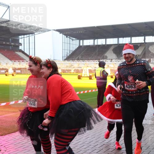 07.12.2025 - St. Pauli X-Mass-Run No. 15 Luisa Fischer http://msf.ph/oto/9385189 07.12.2025 10:16:56 Ziel 4, 30, 1328, 4, 430, 15, 4363, 394, 1328, 2185, 2266, 2743, 3633, 4356, 4359, 4362, 4363, 4510, 4769 meine-sportfotos.de