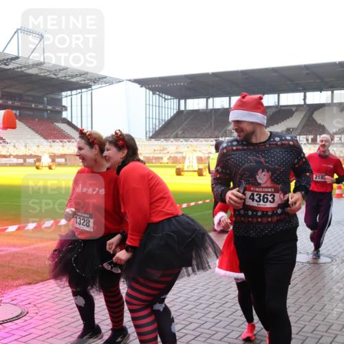 07.12.2025 - St. Pauli X-Mass-Run No. 15 Luisa Fischer http://msf.ph/oto/9385191 07.12.2025 10:16:56 Ziel 1328, 15, 4363, 2185, 394, 1328, 2185, 2266, 2743, 3633, 4356, 4359, 4362, 4363, 4510, 4769 meine-sportfotos.de