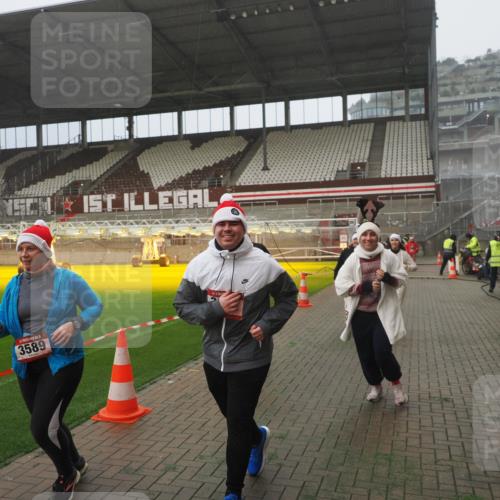 07.12.2025 - St. Pauli X-Mass-Run No. 15 Fabian Wolf http://msf.ph/oto/9385192 07.12.2025 10:13:15 Ziel 1044, 1126, 1397, 1733, 2711, 2712, 3588, 3589, 4081, 4082, 4083, 4664 meine-sportfotos.de